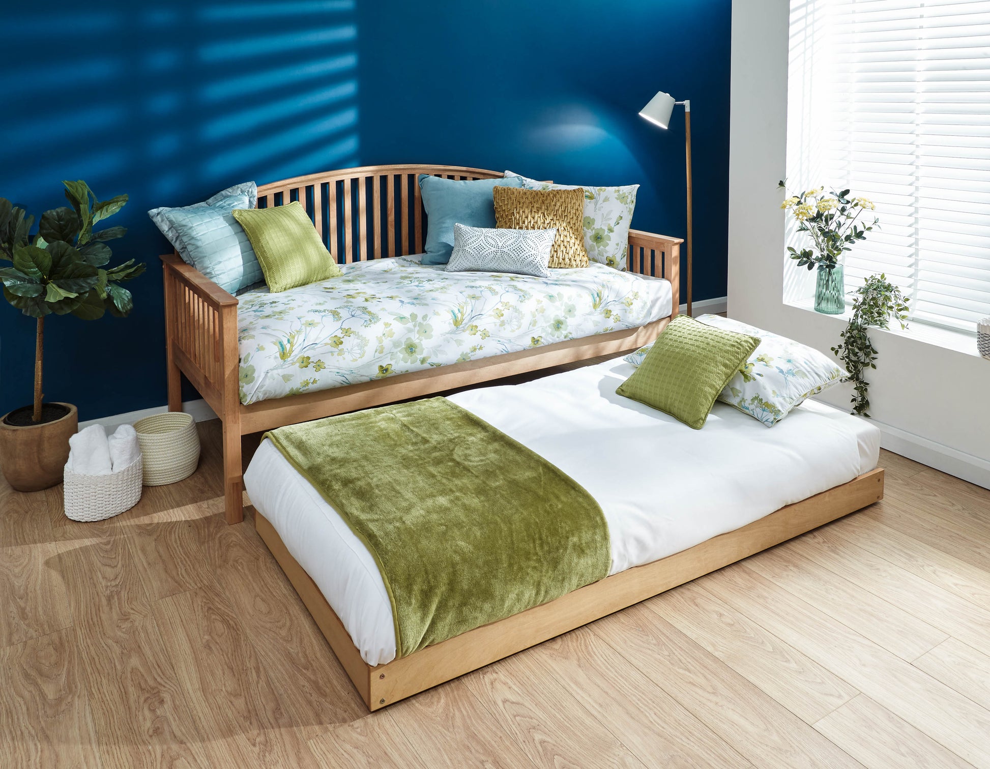 GFW Madrid Wooden Day Bed & Trundle Set - Oak