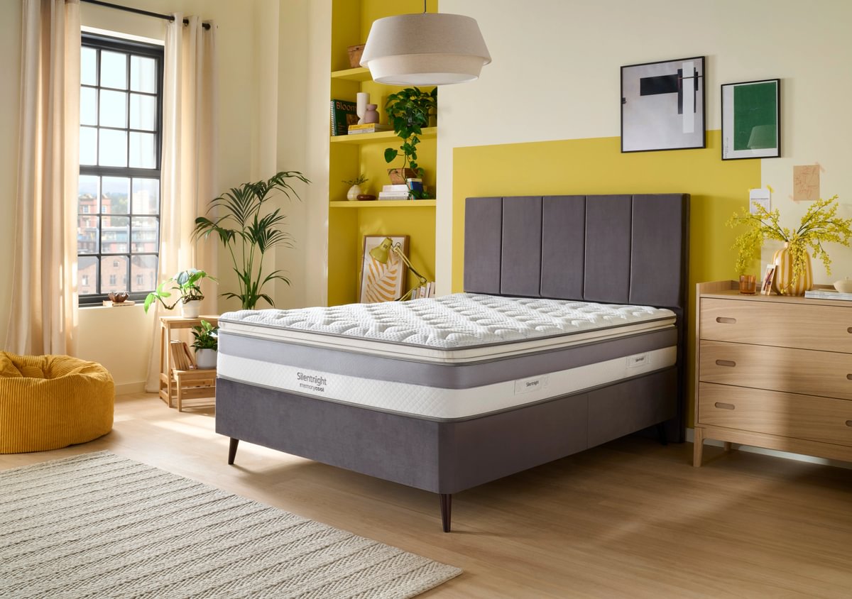 Silentnight Cool Memory Pocket Pillow Top 2000 Mattress Room Set