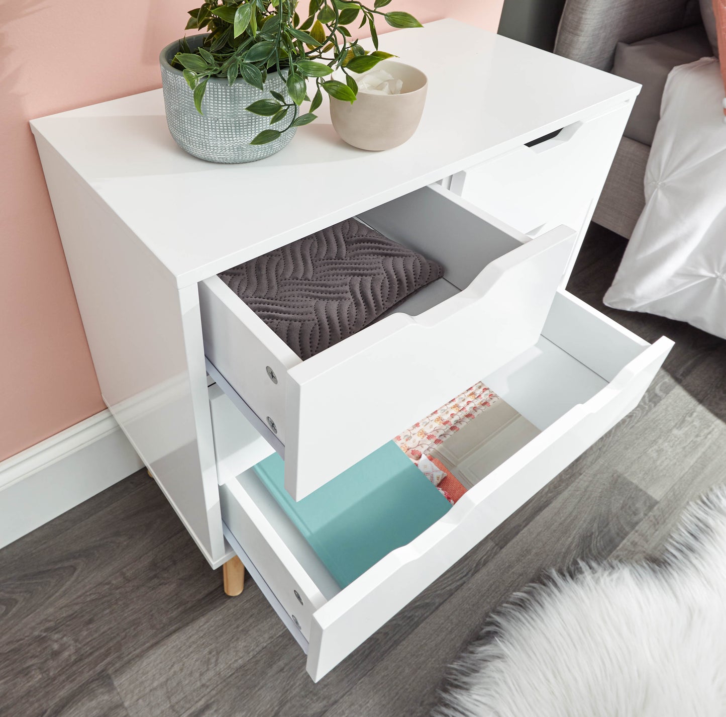 GFW Nyborg 2+2 Drawer Chest - White 3